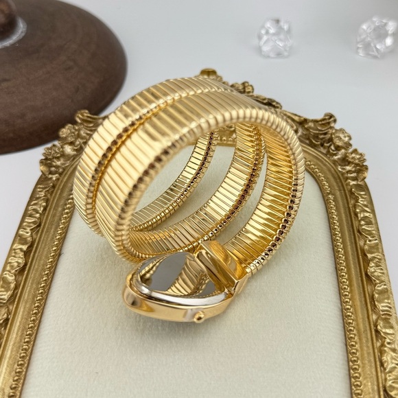 HOT ITEM – Serpenti-Inspired Gold Coil Watch – Bestseller! - Picture 10 of 17